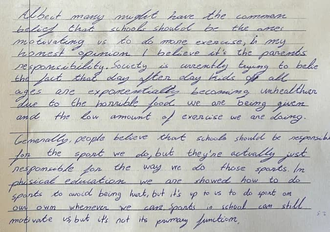 Redacción de un alumno con correcciones marcadas por Maitic